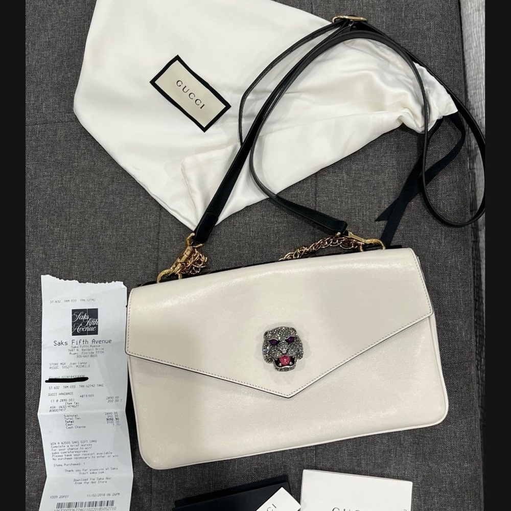 Gucci bag 2 face white and black logo..